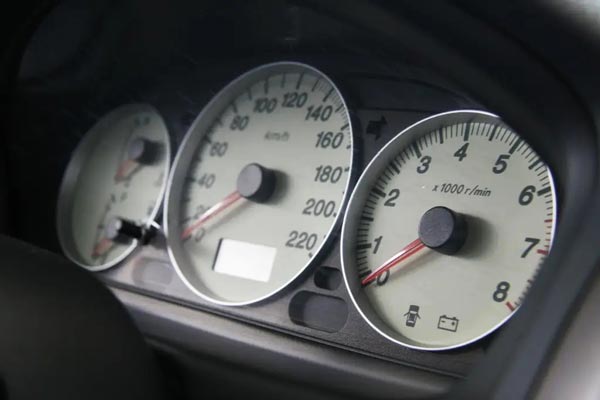 汽車標識logo都是如何進行打標的？答案是用激光打標機！