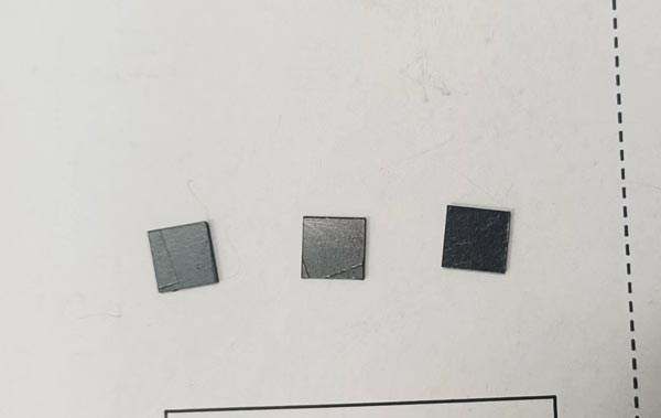石墨片用什么切割呢？精密激光切割機！(圖1)